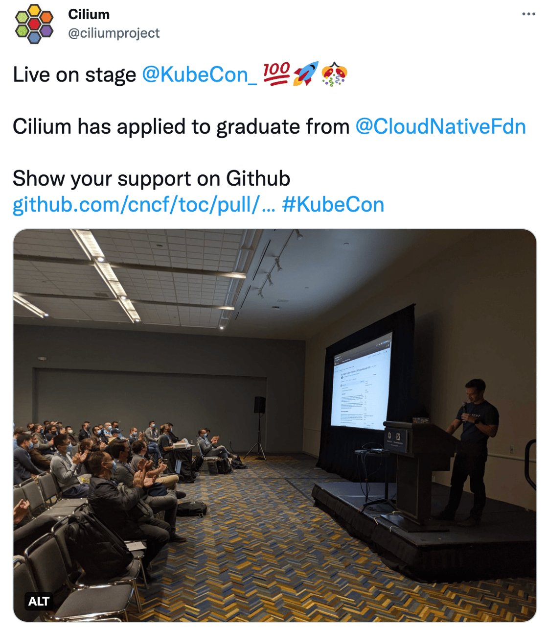 Live on stage  @KubeCon_  💯🚀🎊  Cilium has applied to graduate from  @CloudNativeFdn    Show your support on Github https://github.com/cncf/toc/pull/952 #KubeCon
